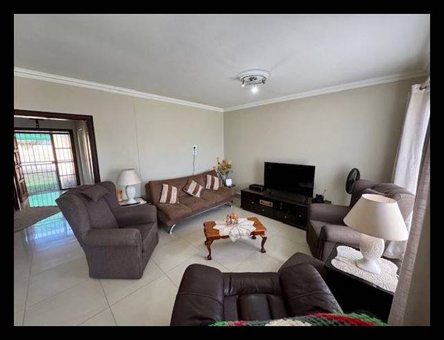 3 BEDROOM TOWNHOUSE FOR SALE IN ASTON MANOR